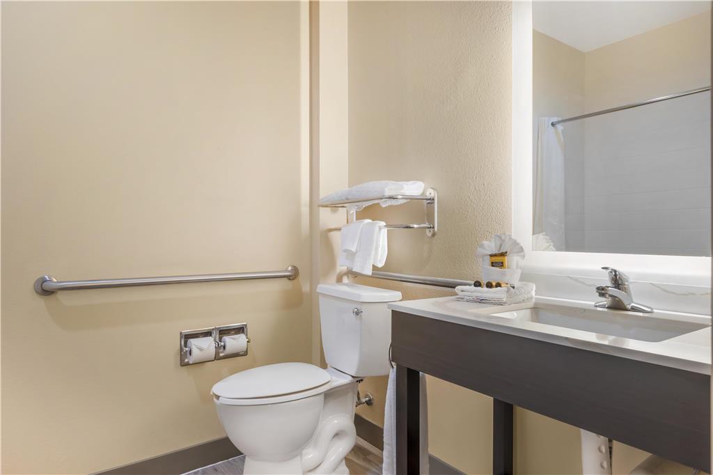 Best Western Plus Monica Royale Inn & Suites - photo 38