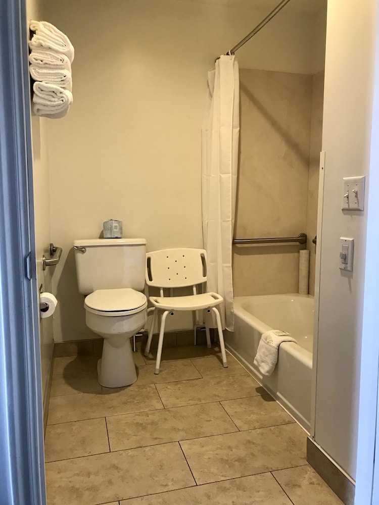 Four Corners Inn - photo 14