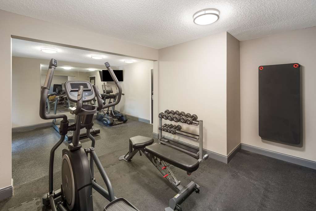 Clarion Pointe Indianapolis Northeast - photo 32
