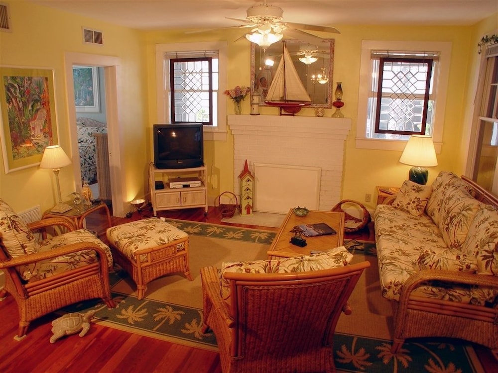 Sun N Fun Beachfront Vacation Rentals - photo 15