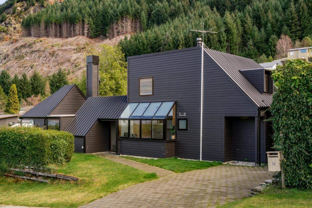 Sunshine Bay Lake Views — 4-Star Luxury Hotel in Queenstown, New Zealand