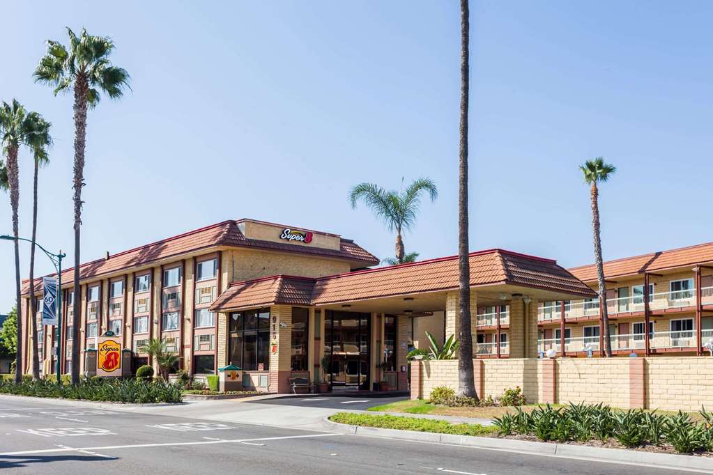 Super 8 by Wyndham Anaheim Disneyland Drive in Anaheim, United States