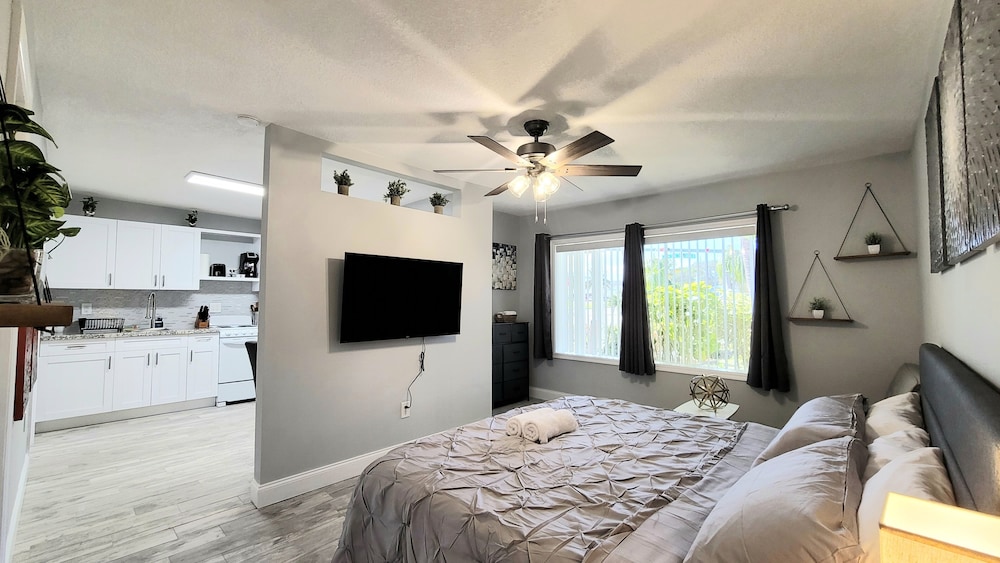 Barefoot Mailman Inn & Suites - photo 11