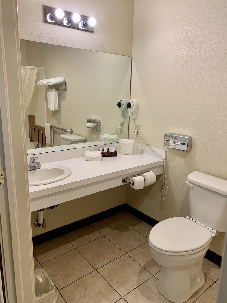 Candlelight Inn & Suites Hwy 69 near McAlester - photo 25