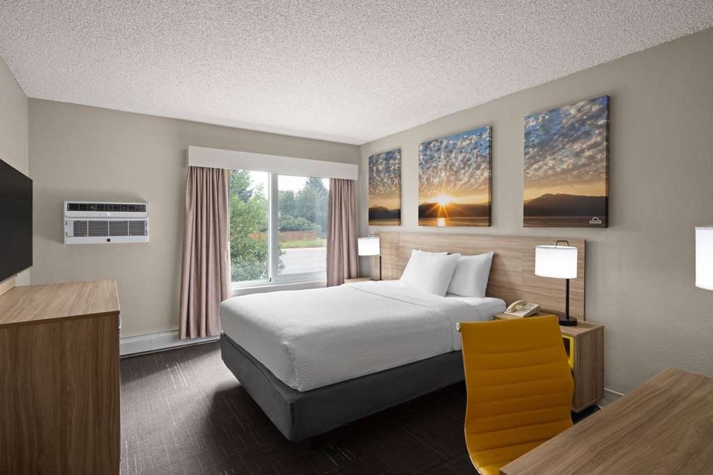 Days Inn & Suites by Wyndham Bozeman - photo 8