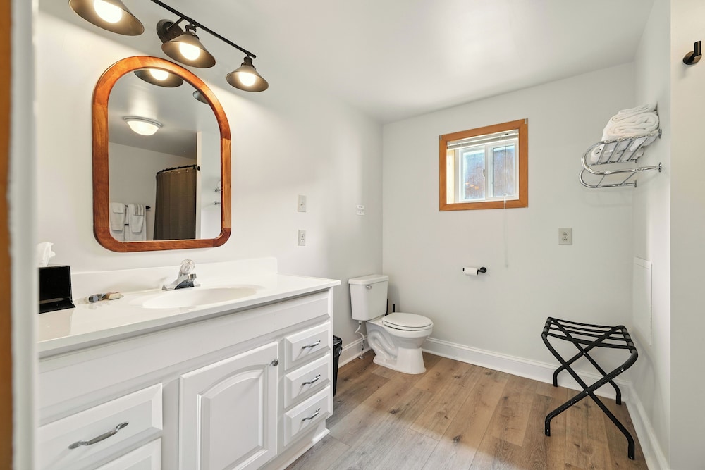 Hillside Motel LLC - photo 129