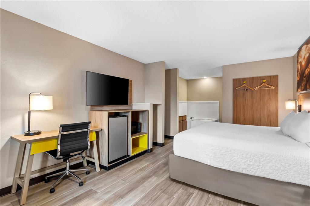 Days Inn by Wyndham Bainbridge - photo 32