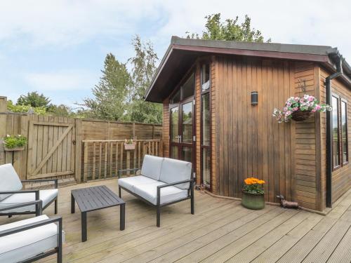 Little Gem Lodge 10330623 — Saint Boswells