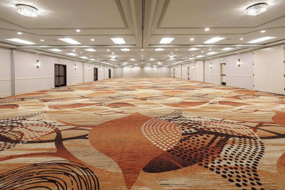 Embassy Suites by Hilton Palm Desert - photo 37