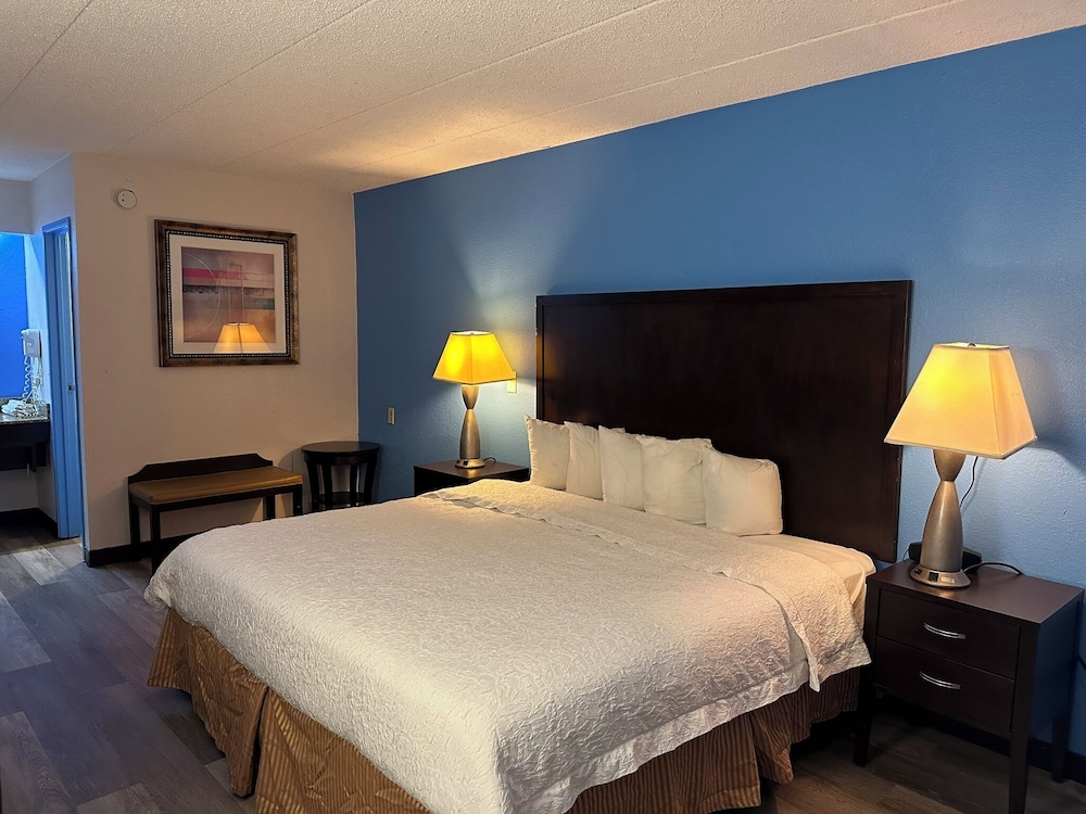 Red Roof Inn Flint Bishop Airport - photo 2