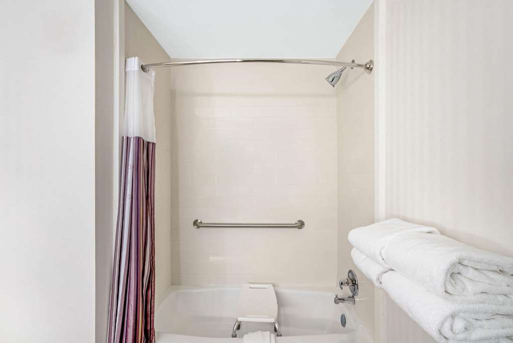 La Quinta Inn & Suites by Wyndham Columbus MS - photo 16
