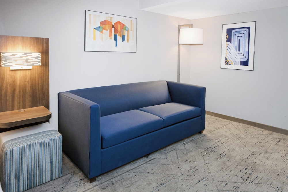 Holiday Inn Express & Suites Port Washington by IHG - photo 24