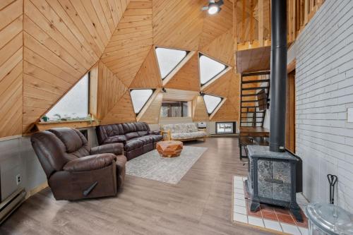 Long Lake Dome Home Get Up North Retreats — 4-Star Luxury Hotel in Bigfork, United States