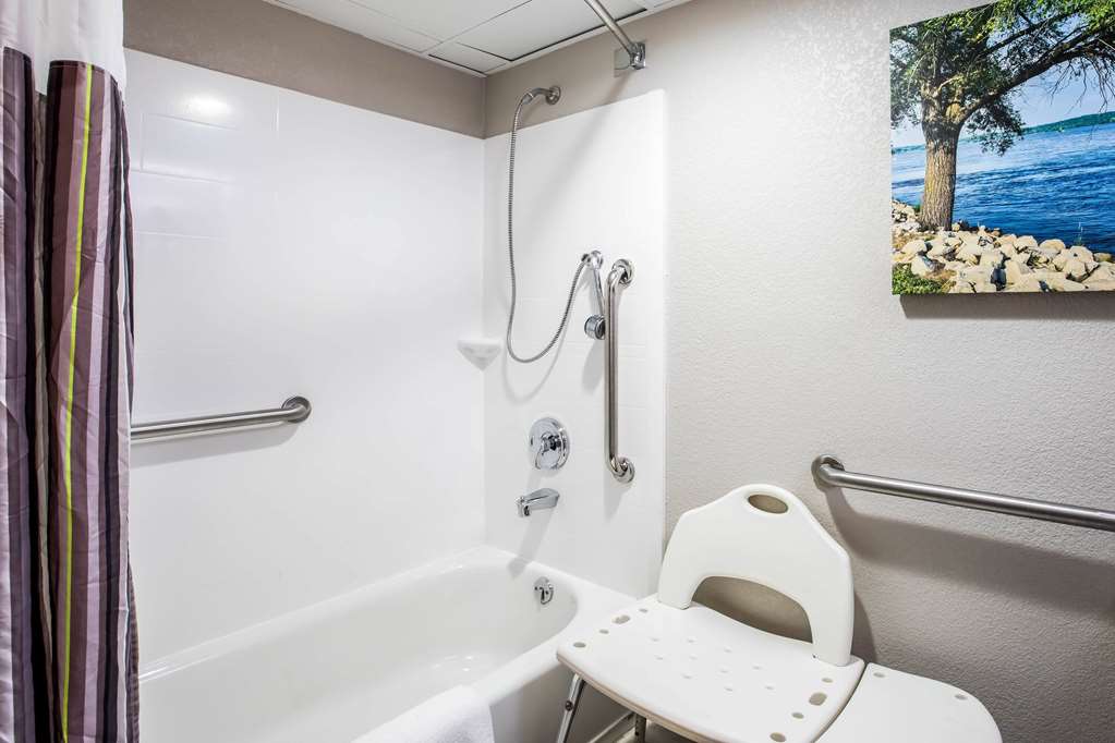 La Quinta Inn by Wyndham Davenport & Conference Center - photo 16