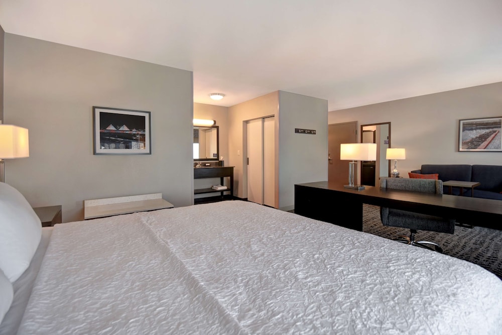 Hampton Inn & Suites Columbia South Fort Meade Area - photo 21