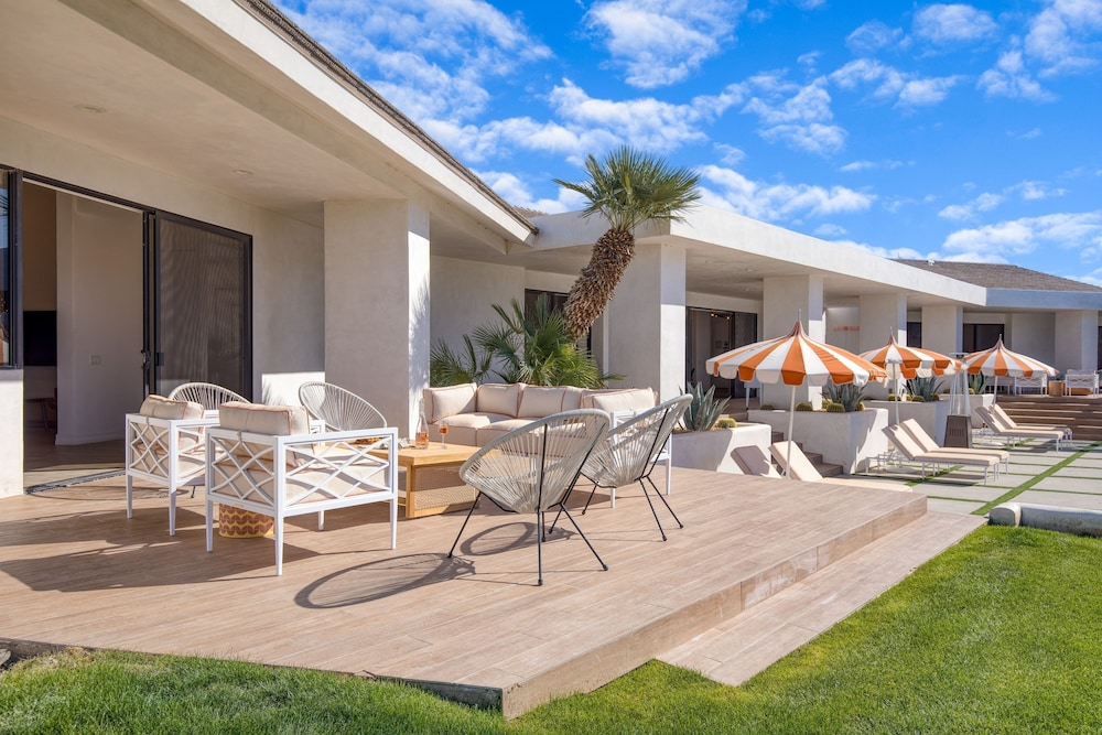 Buena Vista by Avantstay Massive Outdoor Oasis w Pool Spa & Firepit - photo 42