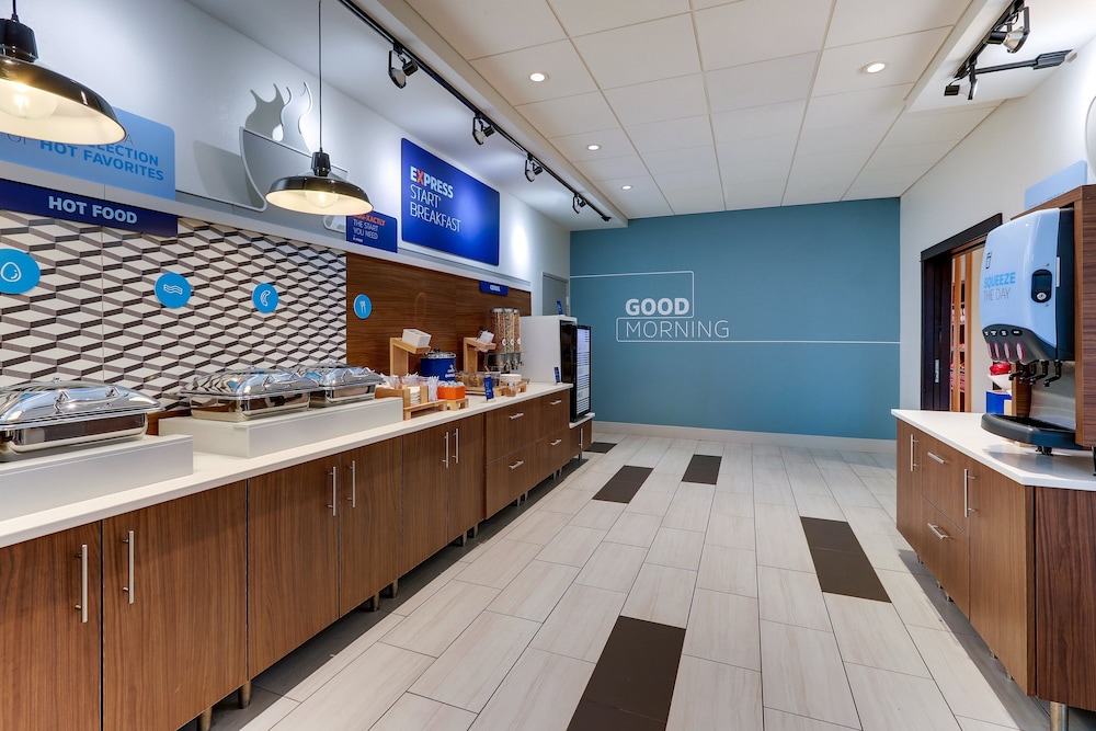 Holiday Inn Express & Suites Middletown Goshen by IHG - photo 64