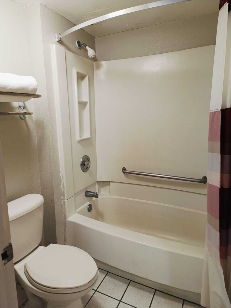 Travelers inn by OYO Wichita Falls - photo 26
