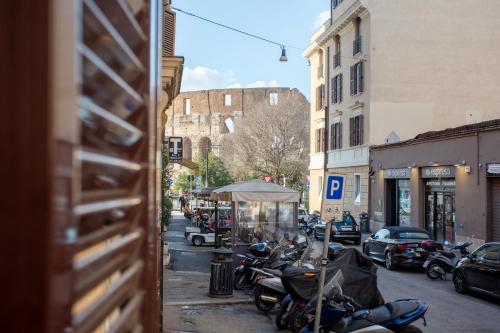 Oliviero Colosseo Apartment with Terrace — 4-Star Luxury Hotel in Rome, Italy