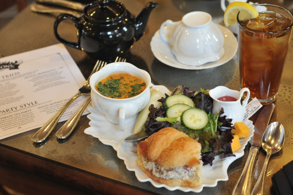 Two Hearts Inn - photo 41