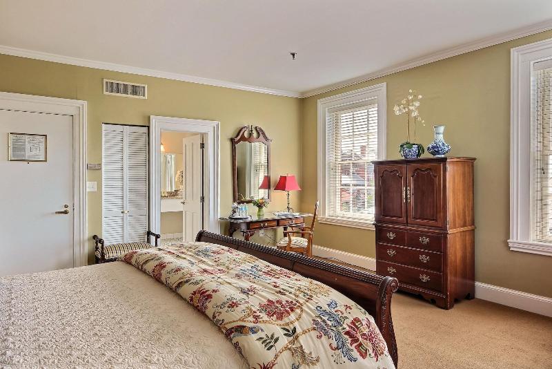 The Presidents Quarters Inn - photo 37