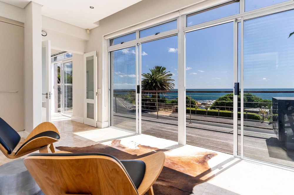 Sunset Cove Apt with spectacular sea views — 4-Star Luxury Hotel in Cape Town, South Africa