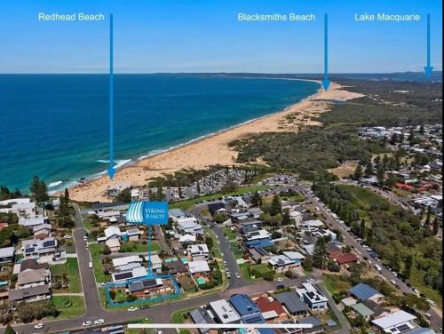 Cheerful Beach house at Redhead Beach — 4-Star Luxury Hotel in Redhead, Australia
