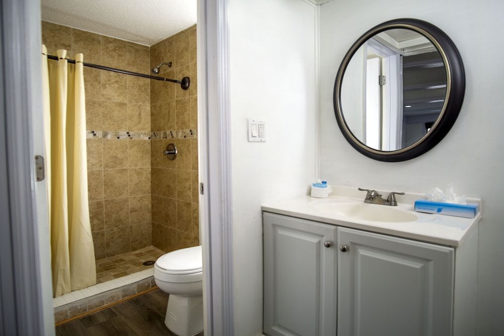 Spinnaker Inn of Naples - photo 26