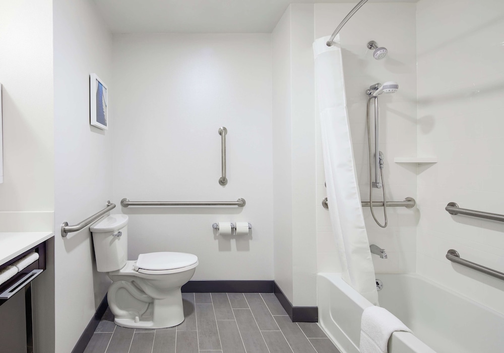Hampton Inn & Suites Chicago Waukegan - photo 21