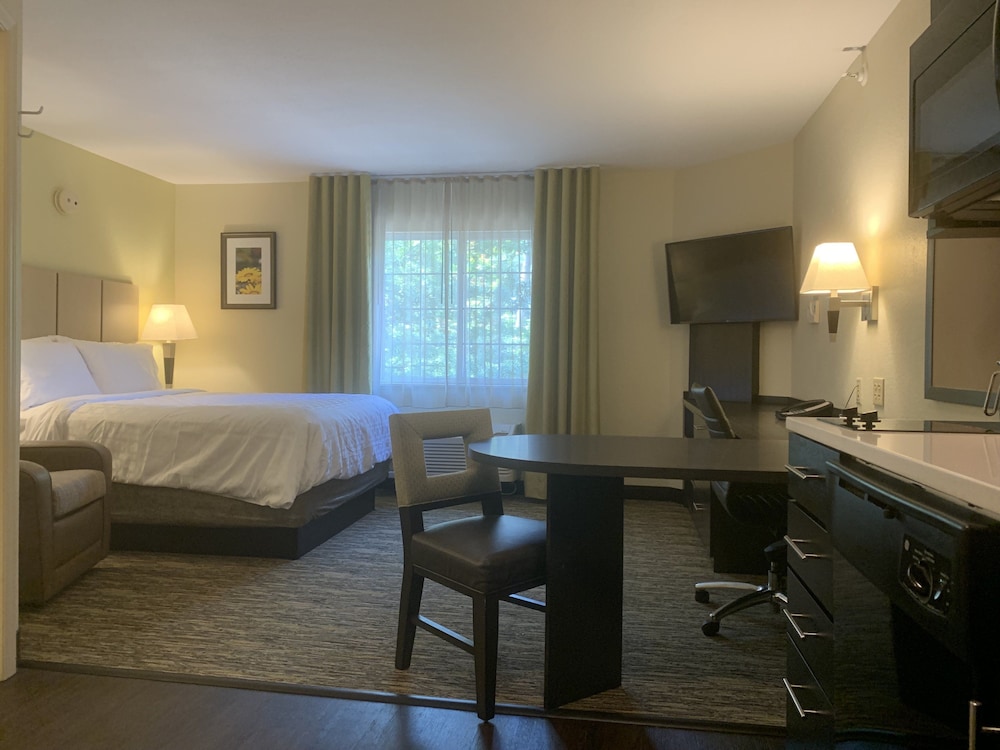 Candlewood Suites Raleigh Crabtree by IHG - photo 10