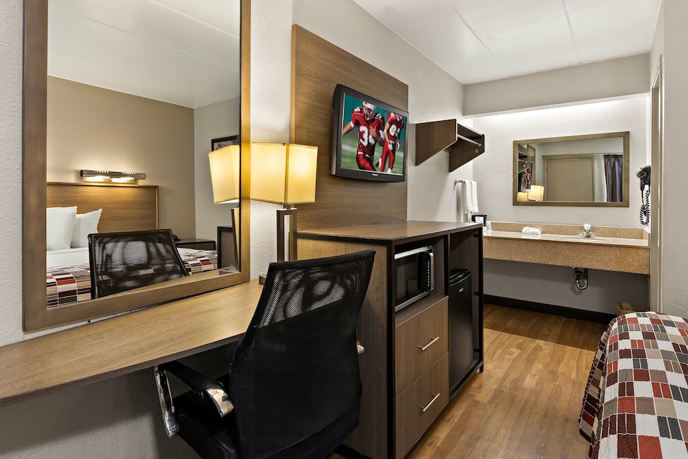 Red Roof Inn Cleveland Independence - photo 18