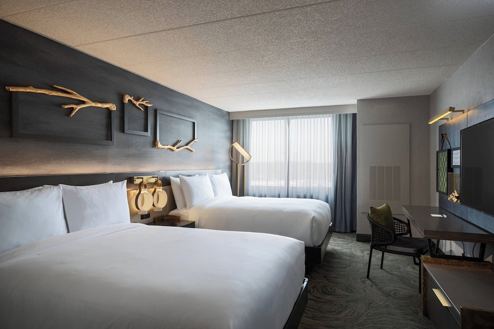 Renaissance Chicago North Shore Hotel - photo 8