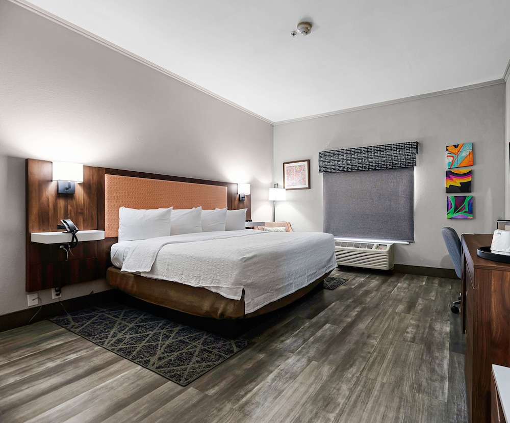 Hampton Inn Seguin - photo 21