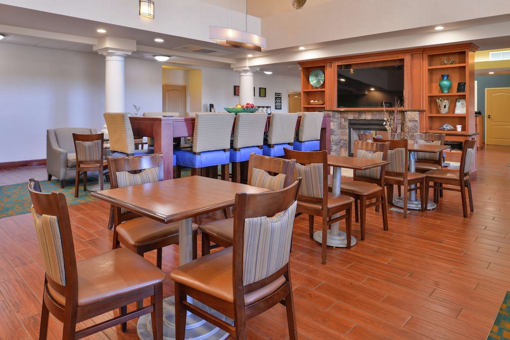 Hampton Inn & Suites Woodland Sacramento Area - photo 42