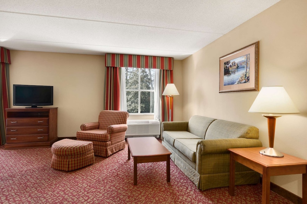 Hampton Inn & Suites Williamsburg Historic District - photo 25