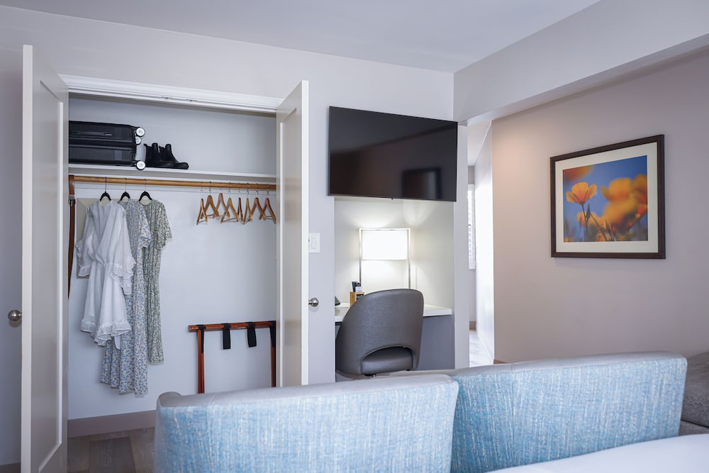Marina Beach Motel - photo 13