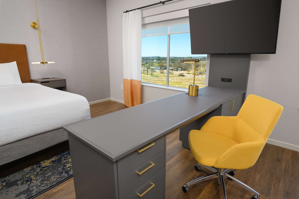 Hampton Inn & Suites Huntsville Downtown - photo 13