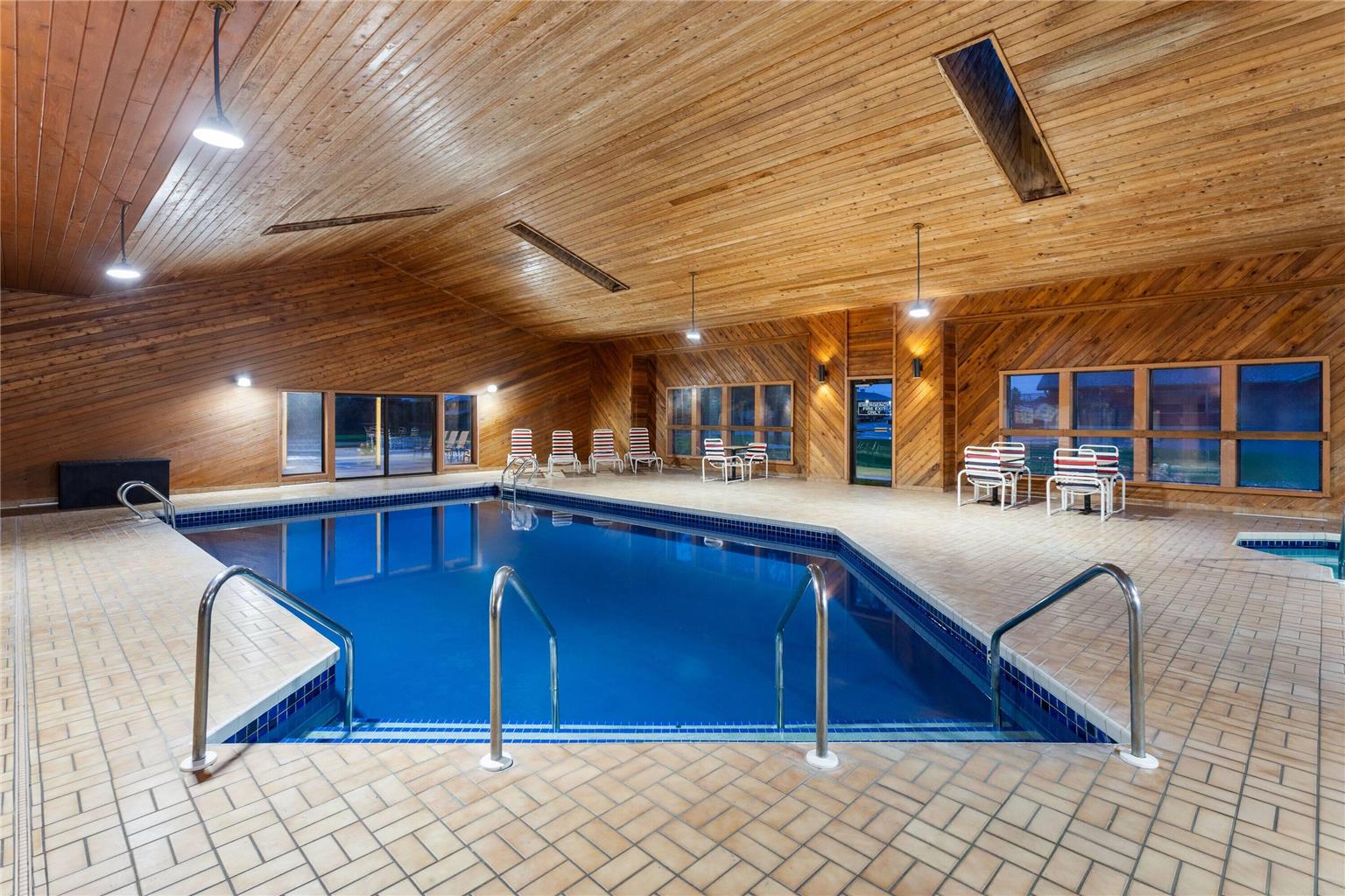 Days Inn by Wyndham Eagle River - photo 6