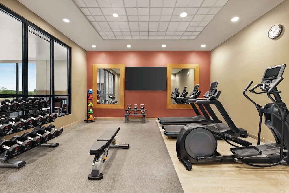 Embassy Suites by Hilton Round Rock - photo 24