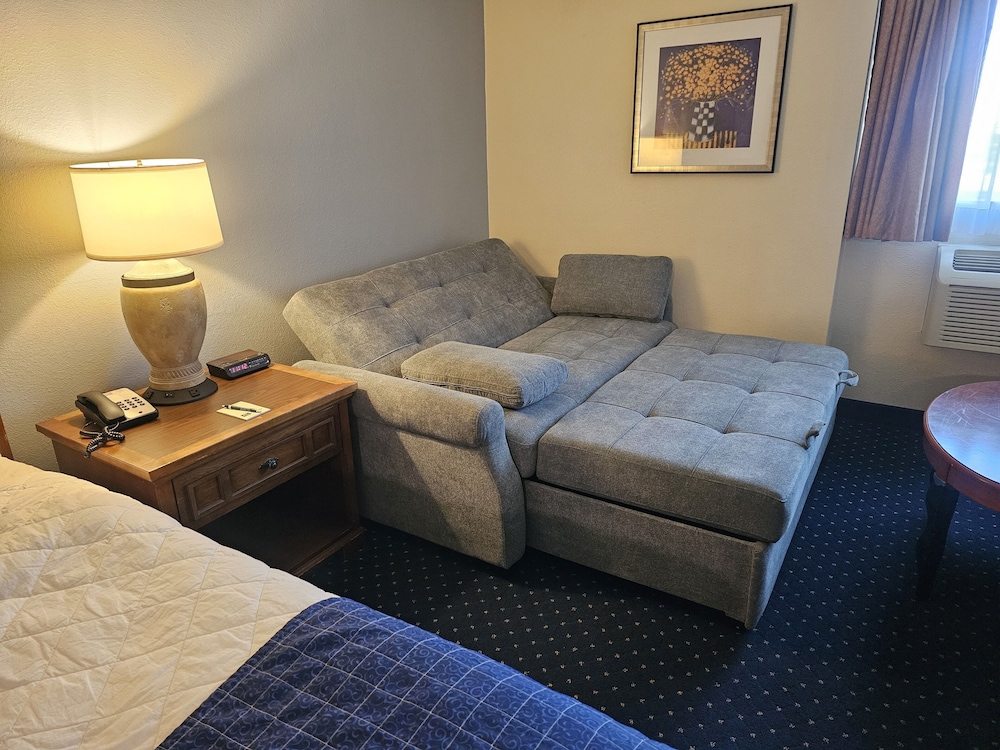 Broadway Inn Conference Center - photo 16