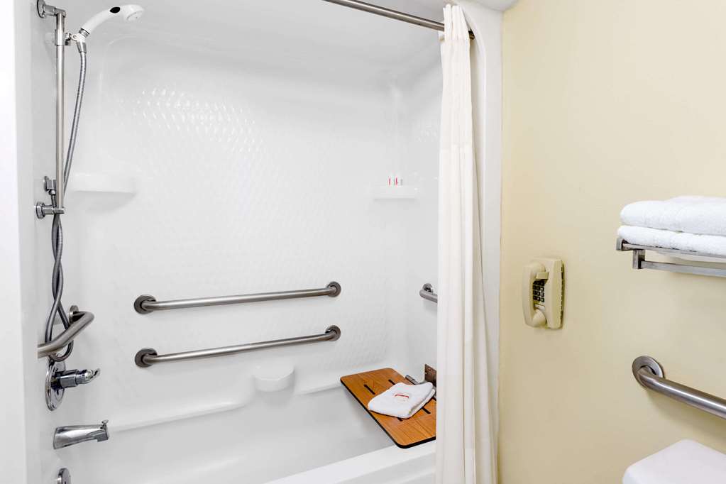 Days Inn & Suites by Wyndham Pocahontas - photo 6