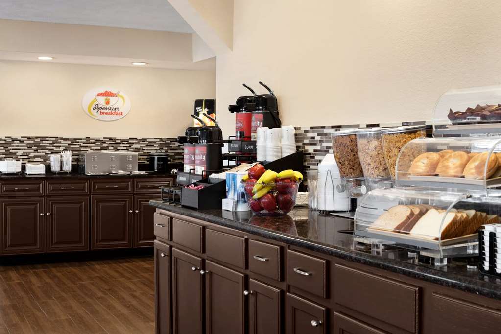 Super 8 by Wyndham Gulfport Airport NW Near Biloxi - photo 36