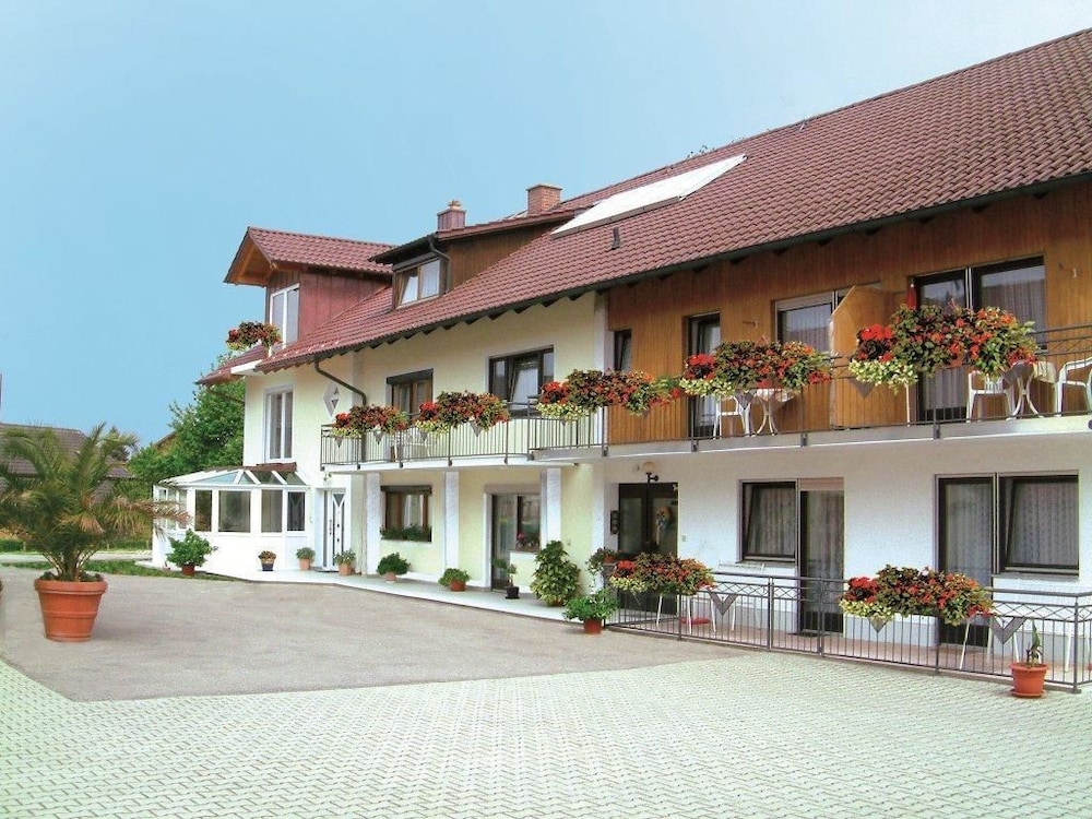Vogloder Hof — 4-Star Luxury Hotel in Bad Fussing, Germany