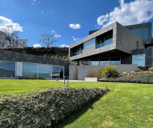 Tres Prismas Exclusive in Sarria, Spain