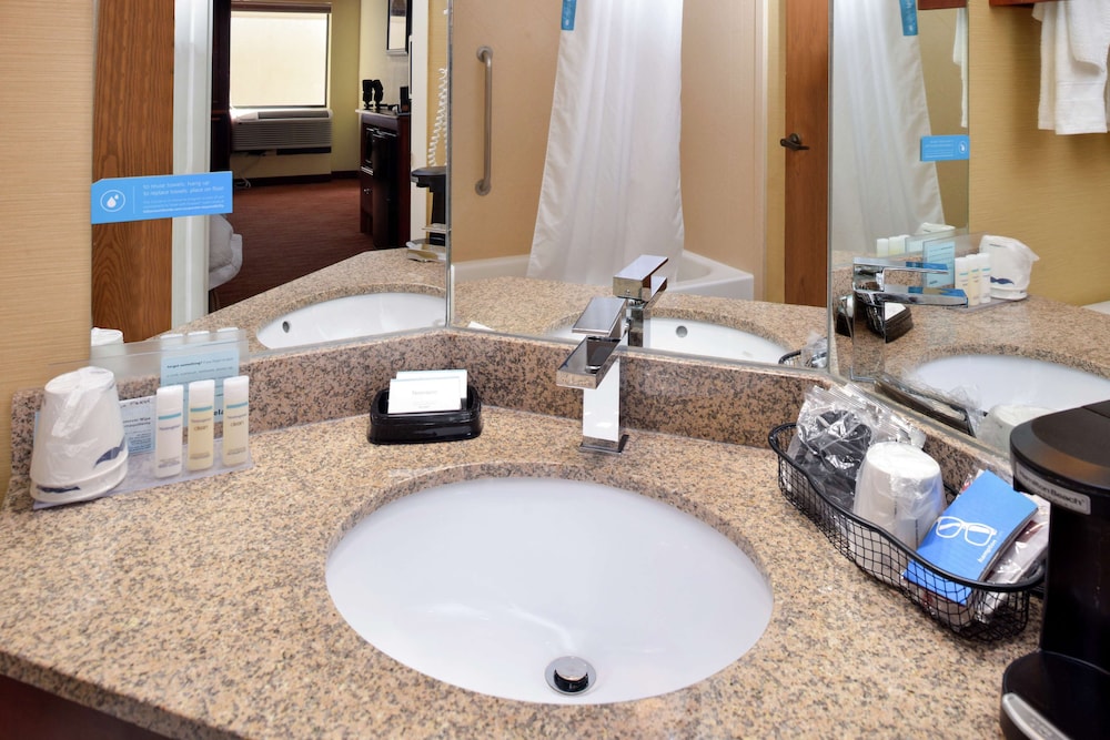 Hampton Inn Columbus East - photo 25