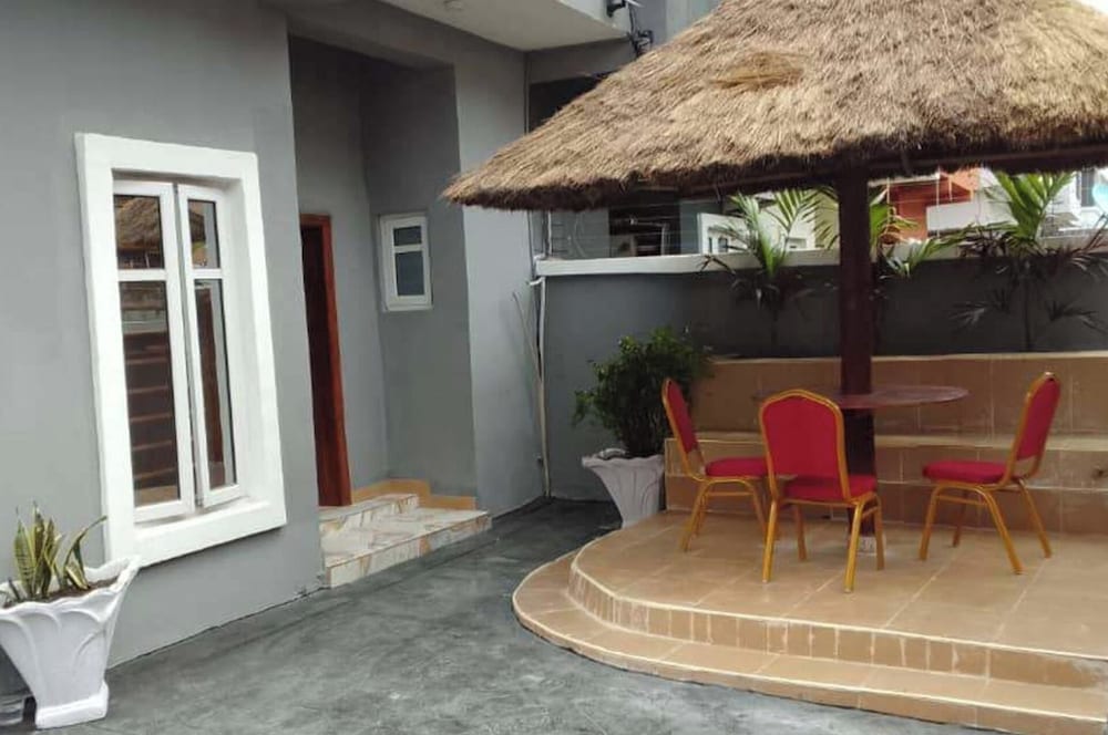 1 bedroom ensuite in a shared House — 4-Star Luxury Hotel in Ikeja, Nigeria
