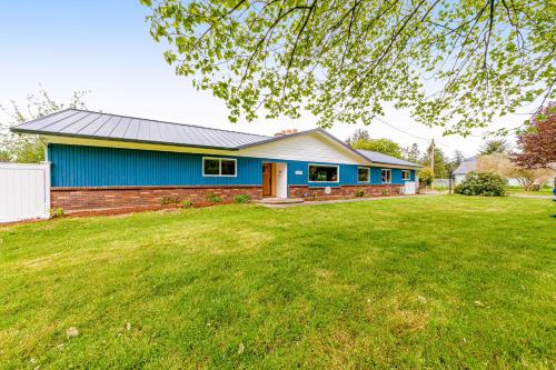 New Riverfront Luxury With Acreage And Great Views — Tillamook