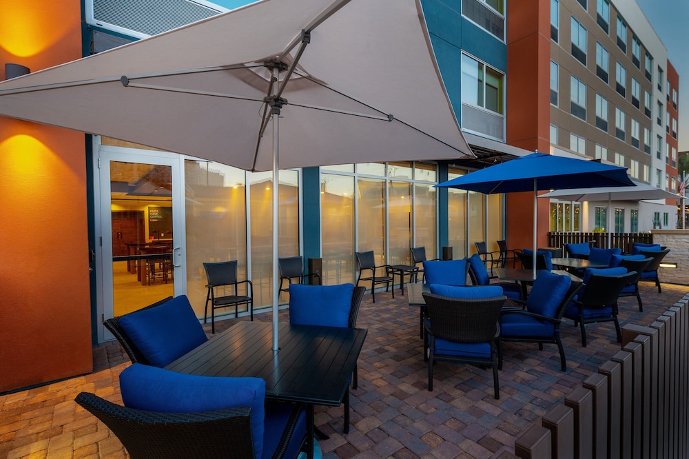 Holiday Inn Express & Suites Las Vegas E Tropicana by IHG - photo 26