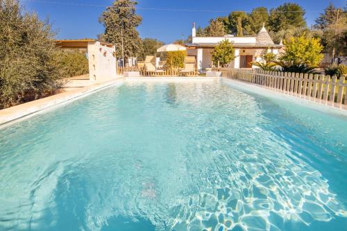 Villa Acqua Azzurra — 4-Star Luxury Hotel in Ceglie Messapica, Italy
