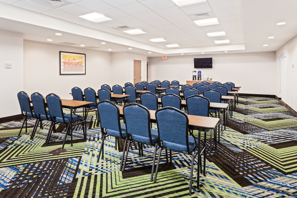 Holiday Inn Express & Suites Niceville Eglin Area by IHG - photo 29